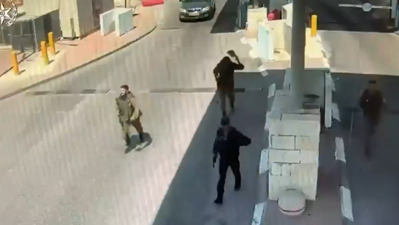אזרח ניסה להימלט ונפגע: החשודים בגניבת רכב השתוללו בכביש בניסיון להברוח