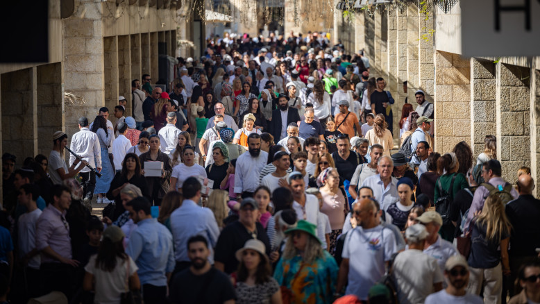 התיירים נעלמו, הישראלים נהרו: המהפך הדרמטי של "השאנז אליזה" הירושלמית