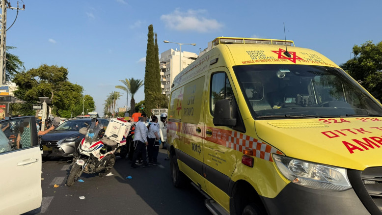 בת 60 במצב קשה לאחר שנפגעה מרכב בדרך חיים בר לב בת"א