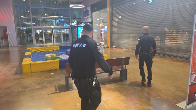 השריפה בירכא: החל פינוי מרכז הקניות הגדול