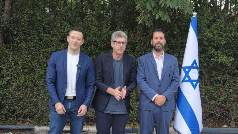 הסרט שצולם בחשאי על גגות תל אביב ויוצא לקרב על הסיפור של עזה