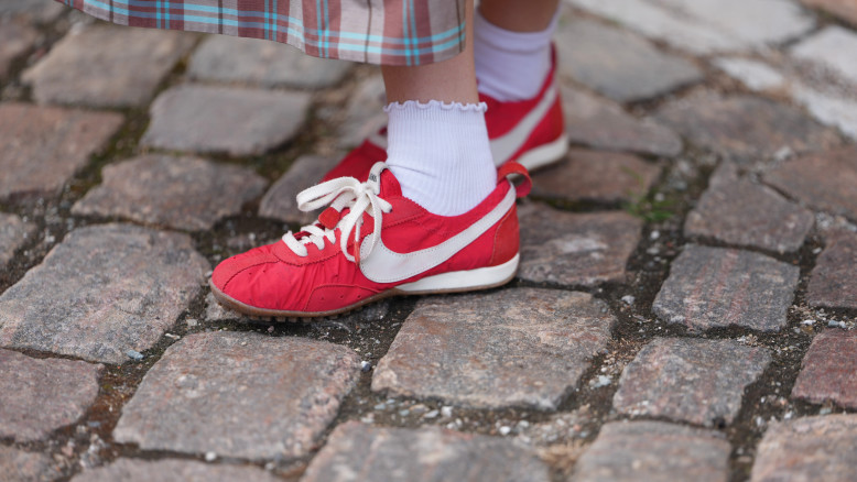 White sneakers make way: the color everyone is wearing now