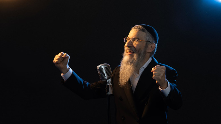 45 years: How Avraham Fried chooses to celebrate his career – and his link to a Channel 12 news presenter