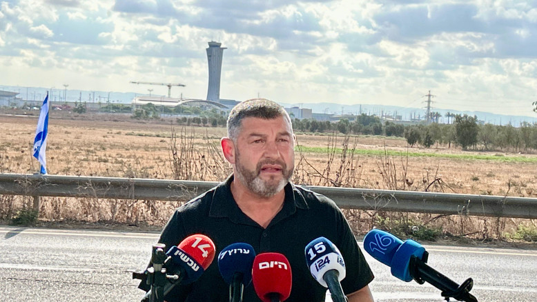 „נאצי, כלב, תסתלק מכאן”: עופר וינטר הותקף בבני ברק | צפו