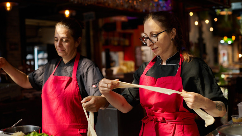 The noodles stretched before the diners: Shanashi restaurant arrives at a pop‑up in Sharon