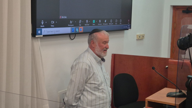 היום השני לעדות מנדלבליט: היועץ המשפטי לשעבר הגיע לבית המשפט