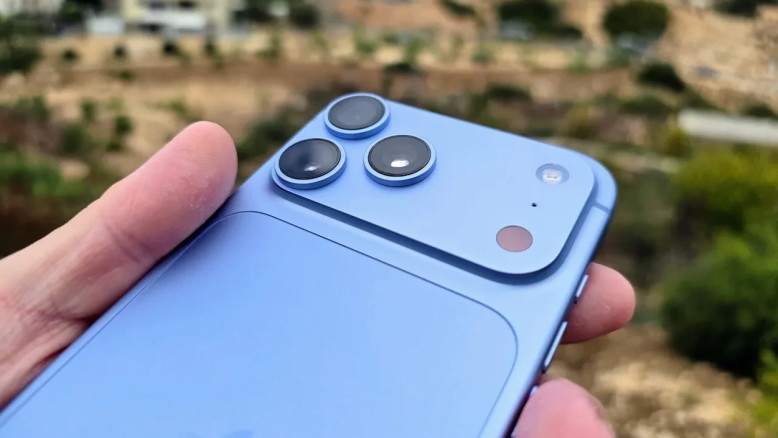 iPhone 18 Pro Max Review: Few Innovations, Battery That Never Runs Out