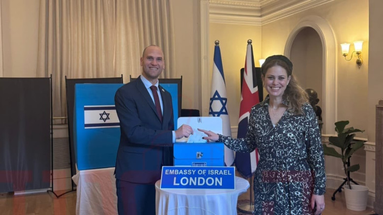 ההצבעה הראשונה בבחירות לכנסת בלונדון: "זכות גדולה וביטוי למחויבות שלנו לעתידה של מדינת ישראל"