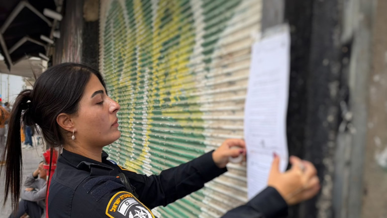 בלי רישיון עסק: המשטרה סגרה את פאב הנרגילות בדרום תל אביב