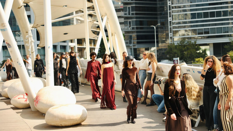 30 models over Ayalon: Meshkit turned Yehudit Bridge into a runway