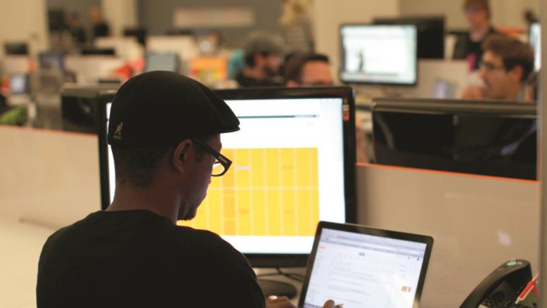 Rivoluzione Verde nel Consumo: la Rete Mondo del Cinema e dell'Elettricità Guida il Cambiamento Verso un Futuro più Sostenibile