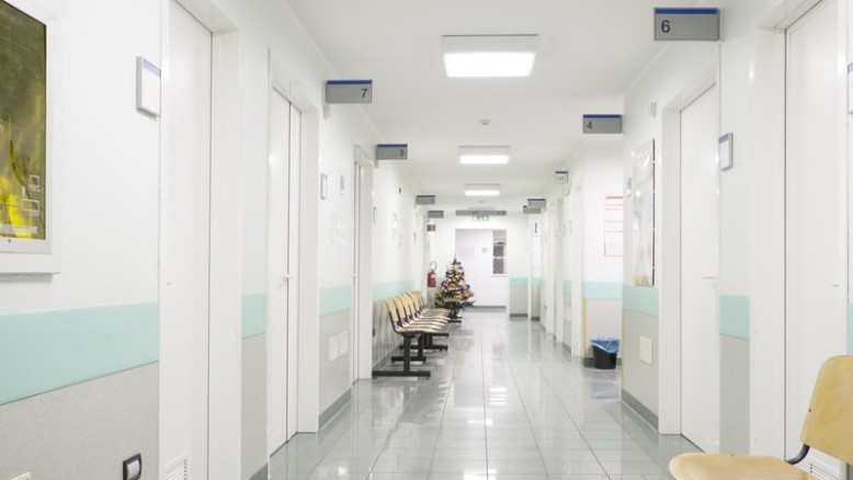 Paghi per la visita medica e poi per il documento: il costo nascosto della medicina privata