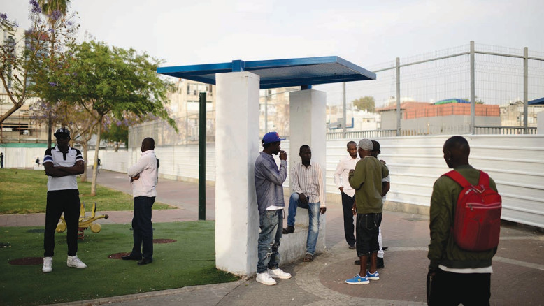 Violenza contro lavoratori stranieri sui social media: un trend preoccupante