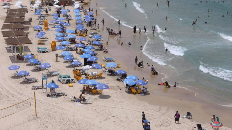 משרד הבריאות: חוף נאות בחיפה נפתח לרחצה