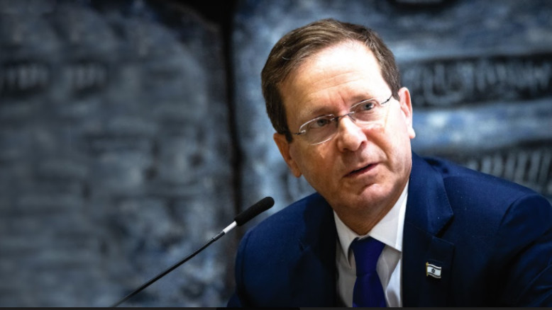 יהדות ואחריות: שיחה עם בוז'י הרצוג - על סבא שלו וסבא שלי | מאיר עוזיאל