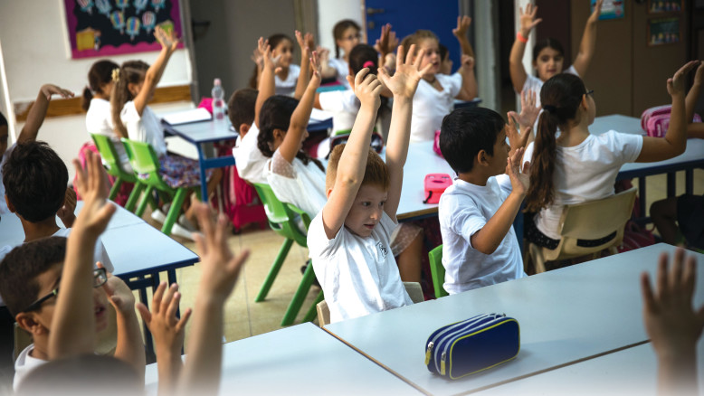 Cellulare vietato in classe: le nuove regole per le scuole elementari