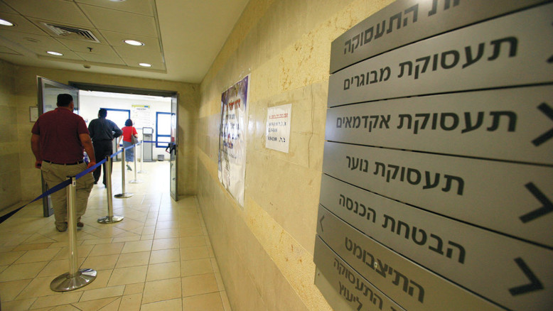 Il numero di richiedenti lavoro si avvicina ai livelli pre‑guerra, secondo il rapporto mensile