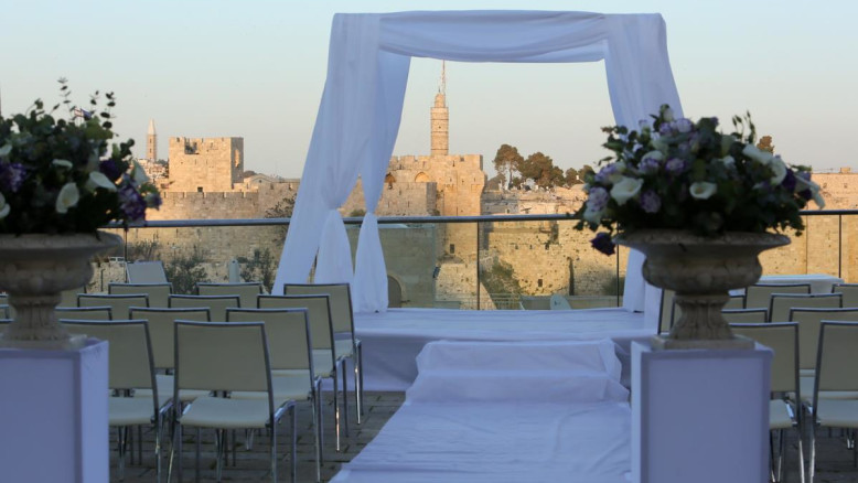 Arresto cardiaco di un sposo a Gazar: la CPR salva vita durante la cerimonia