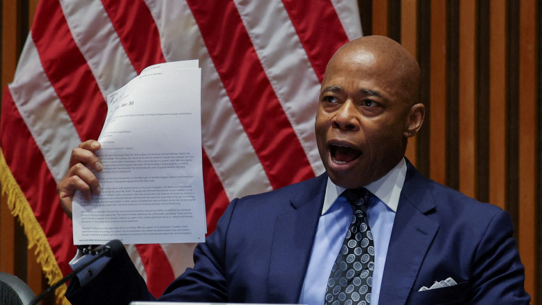 Eric Adams, sindaco di New York, partecipa a cena di gala a Gerusalemme