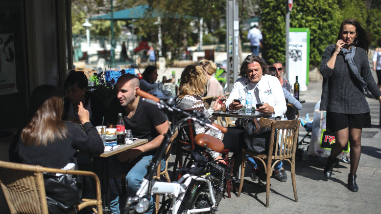 Tel Aviv impone ai ristoranti comunali di servire cibo in contenitori riutilizzabili per ridurre la plastica monouso
