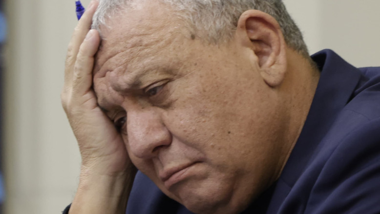 עכשיו אפשר לספר – גדי איזנקוט נפגע עד עמקי נשמתו : "אנשי לפיד נשבעים שזה לא נכון"