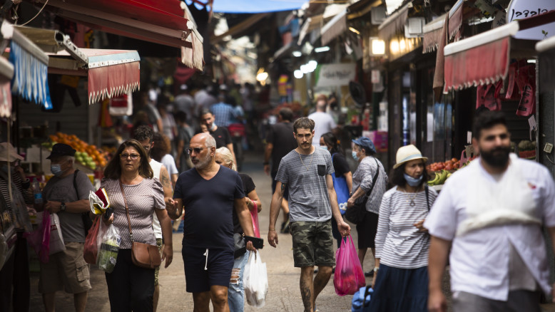 נדהמנו לגלות מה קןרה בשוק המפורסם בישראל: "הכל מת, אבטיח פה 10 שקל לקילו, ברמי לוי 3 שקל"