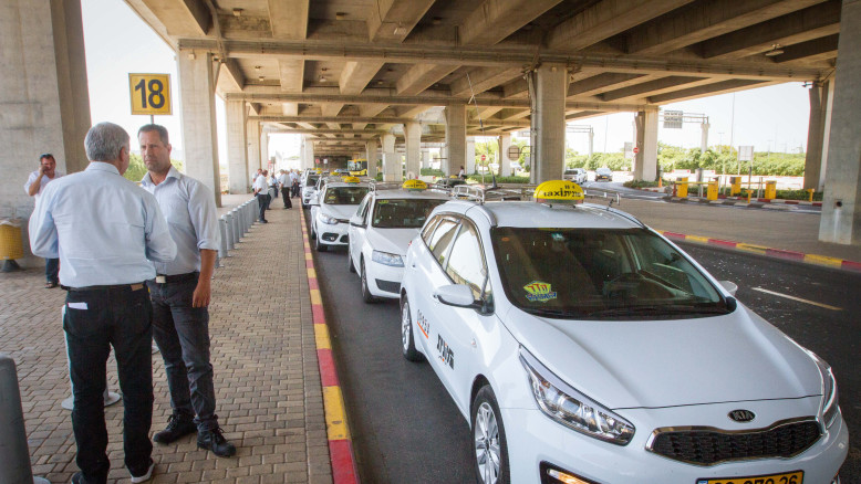 Tassisti israeliani contro Uber: una battaglia per il mercato del trasporto pubblico