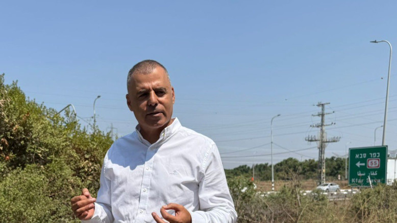שעונים יוקרתיים, תיקים ממותגים ורכבי יוקרה: החשד נגד "האישה מספר אחת" בעיריית כפר סבא