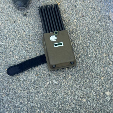 משבש תדרים שנתפס אצל החשודים