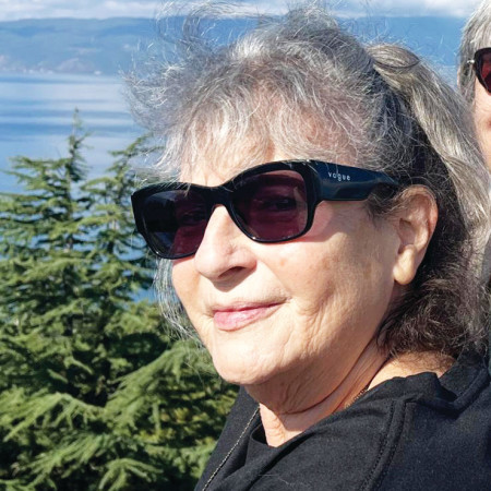 סמדר בת אדם