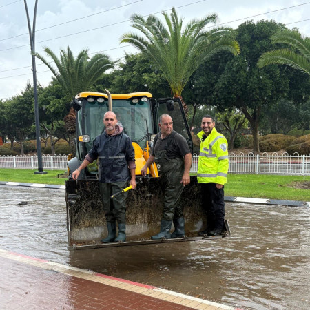 הצפות באשקלון - הרחובות הופכים לנהרות