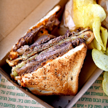 כריך בריסקט בבישול ארוך בדאדי 