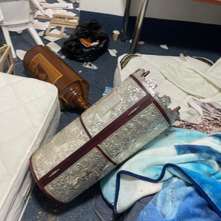 פוגרום בבית כנסת