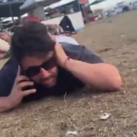 אנשים מסתתרים מהמחבלים בטבח בסידני