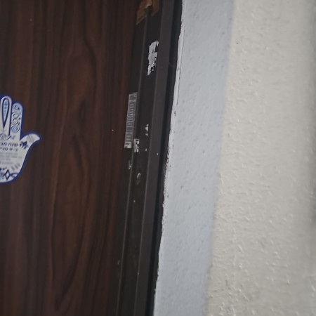 מזוזה שנעקרה מפתח בית