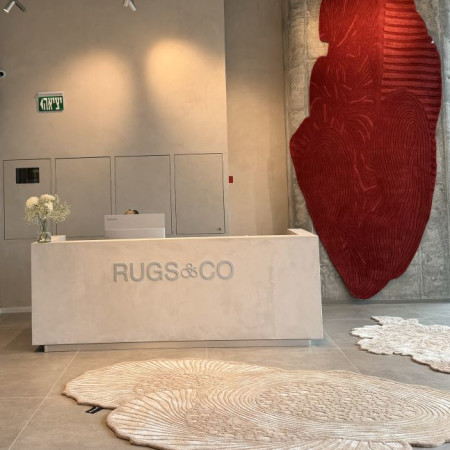 אולם תצוגה חדש RUGS&amp;CO 