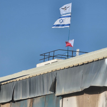 דגל ישראל במתחם אונר''א שנהרס בירושלים