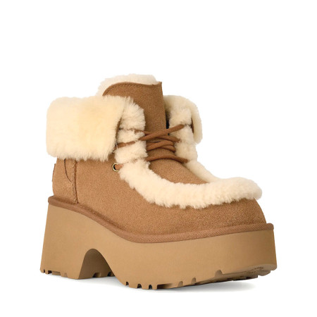 UGG לרשת אוריג'ינלס, נעל, מחיר: 899 שקלים