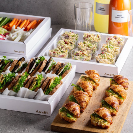 מגשי האירוח של ארקפה זמינים להזמנה אונליין