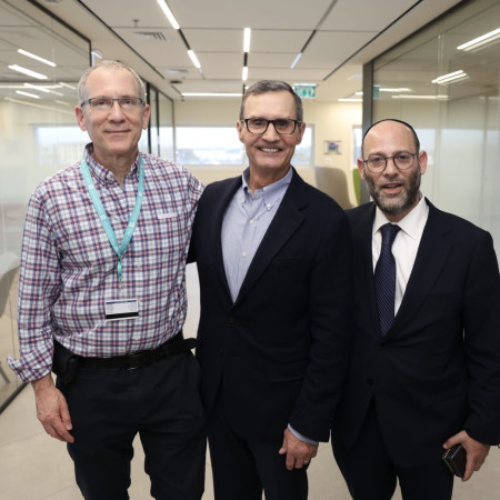 יוסי ערבליך, לורנס לנגה ויורם אנקשטיין (צילום: איציק בירן)