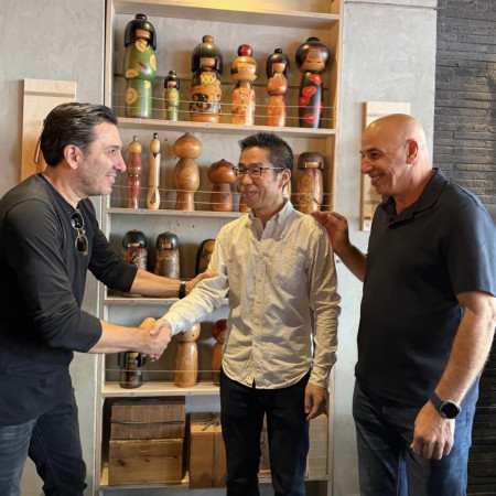 מאיר דיין, יושיהיקו (יושי) היגוצ'י ועודד גונן&nbsp; (צילום: חן גרוס)