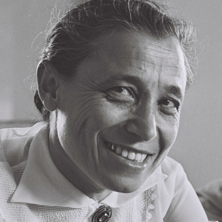 אסתר רזיאל-נאור