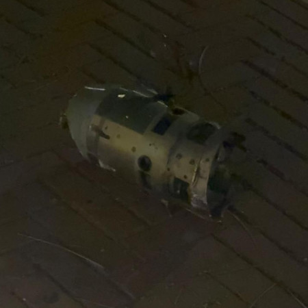 רסיס מחוץ לביתה של ספיר נרקיס (צילום: פרטי)