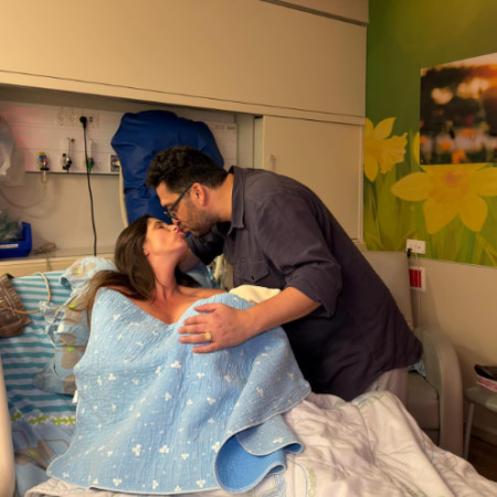 חן אמסלם ומאור זגורי עם בנם השלישי בחדר הלידה (צילום: צילום מסך מתוך אינסטגרם)