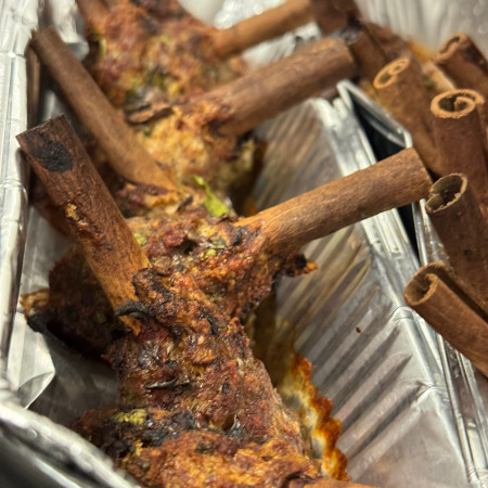 סוכריות קבב על מקלות קינמון