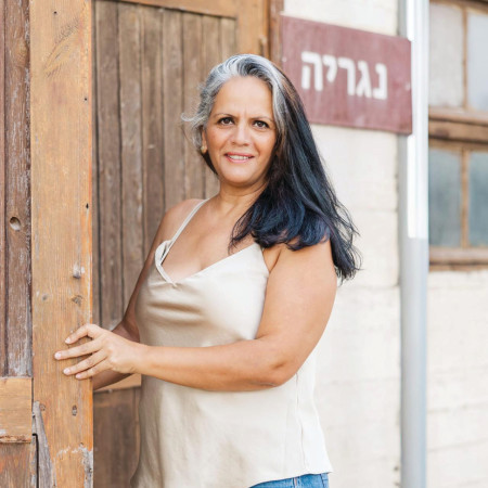 לימור לבנה 