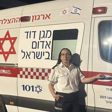 כל יום שישי משמרת של 8 שעות באמבולנס.  אירנה טיומקין