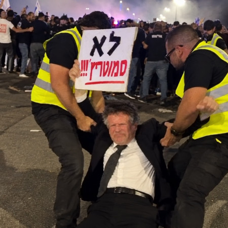 השופט יצחק עמית נגרר על ידי שוטרים בסרטון ה-AI של הציונות הדתית