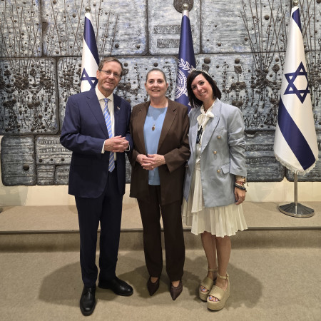 מירב אגם גבריאל (מימין) בבית הנשיא