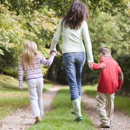 אמא וילדים. אילוסטרציה